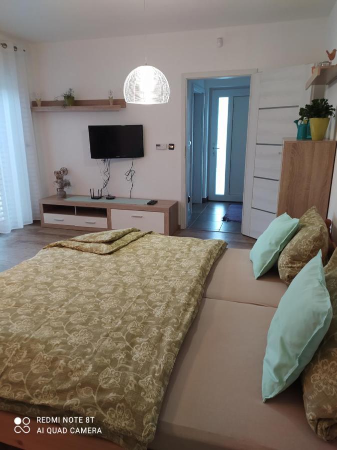 Apartman Eliska Vinohradni 200 Lägenhet Šimonovice Exteriör bild